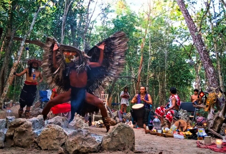 Fotka z obradu pri ohni na Yucatáne, Mexico.